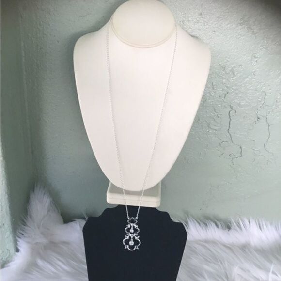 AVON NWT Keystone Long Pendant necklace and earring set Silvertone
New … - Picture 2 of 16